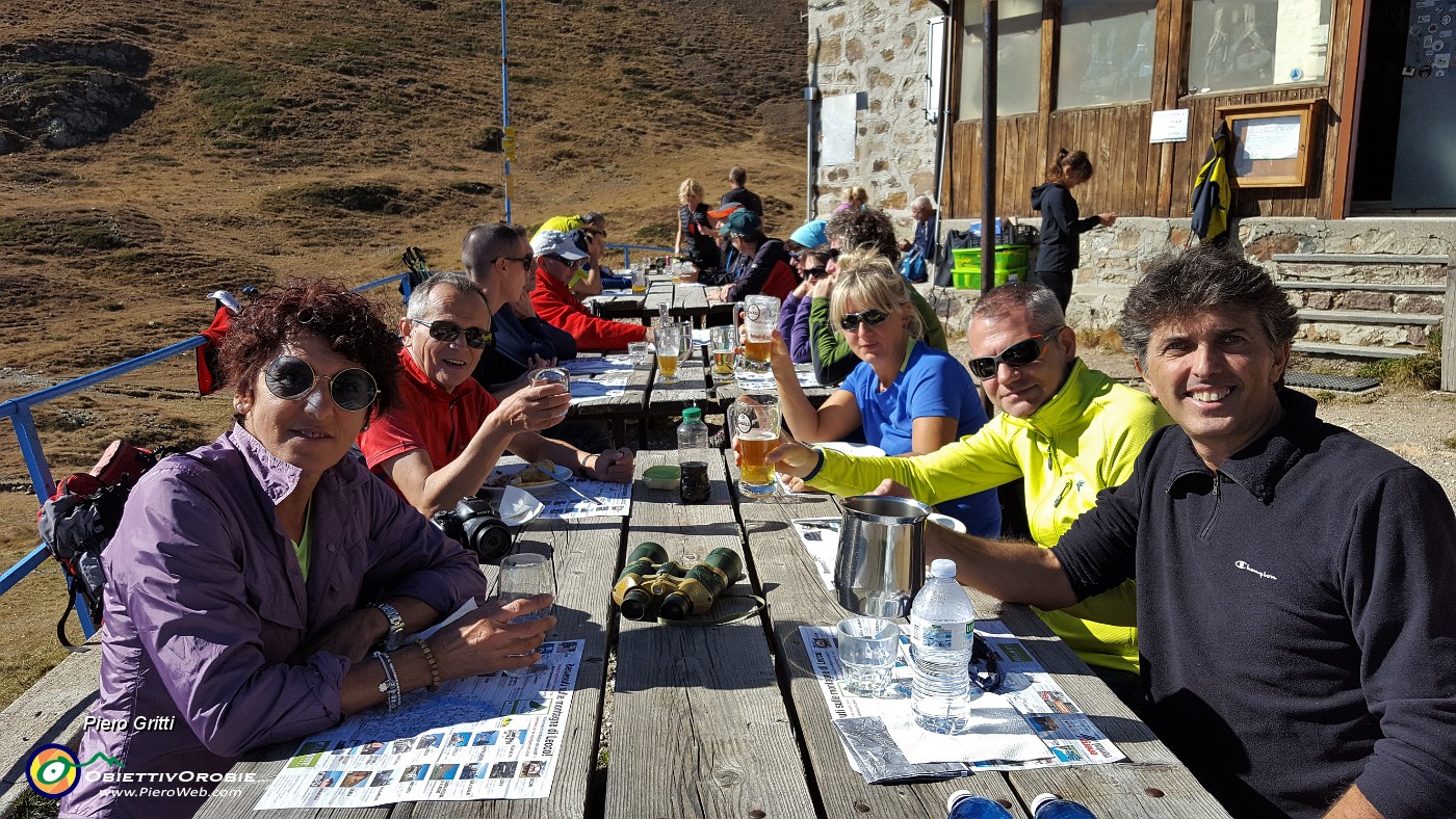 60 Pranzo al Rif. Grassi.con amici.jpg